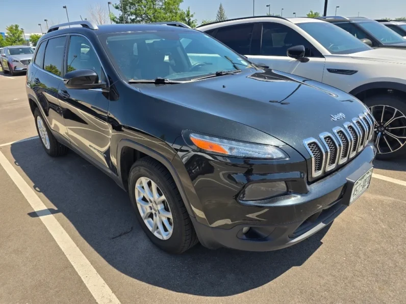 Pre-Owned 2014 Jeep Cherokee Latitude